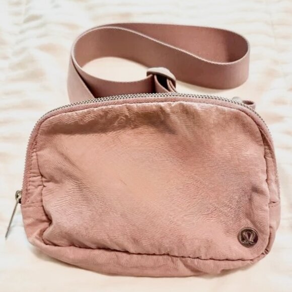 Lululemon Everywhere Belt Bag 1L Pink Taupe - Picture 1 of 4